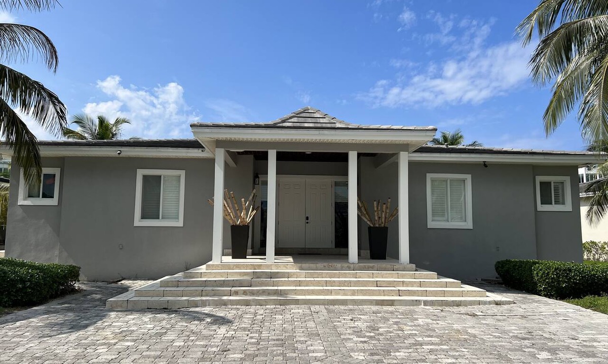 Alice Town House | Bimini Bay Private Island Luxury 5 bedrooms, 70 ft dock space across from Hilton