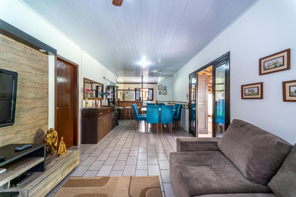 Centro House | CASA 3 QUARTOS COM AR TV A CABO E WI-FI