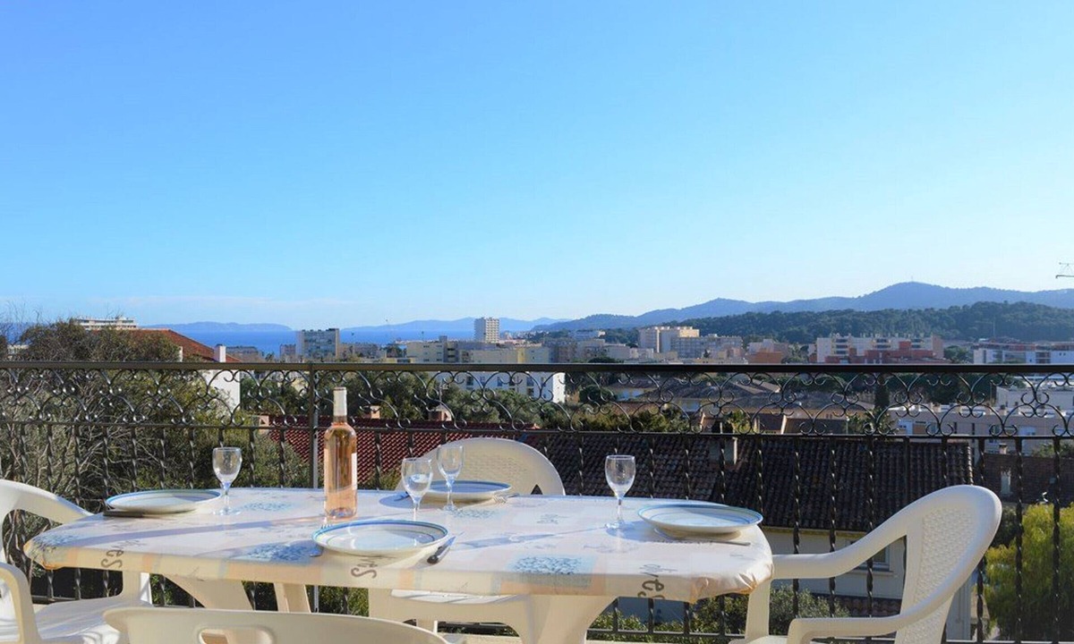 Le Lavandou Apartment | Charming 2BR with terrace and garage - Near city center