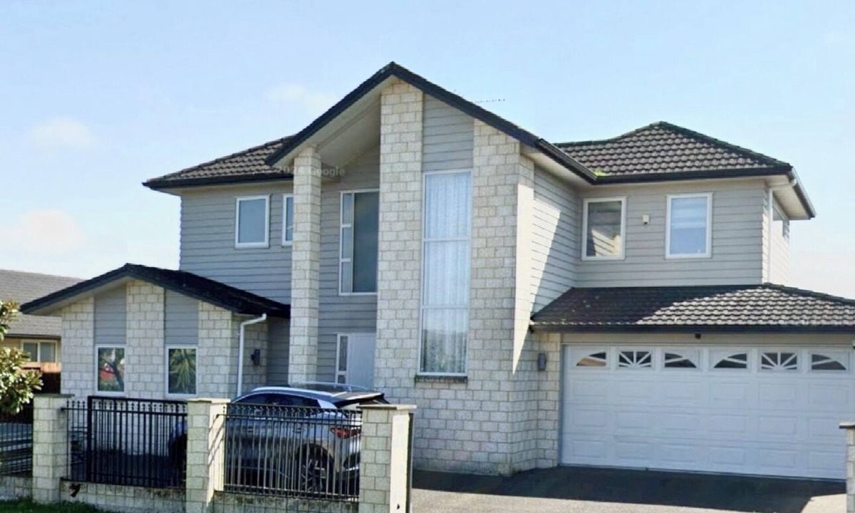 Hamilton House | Conveniently, everything you need is just a 5-minute walk away