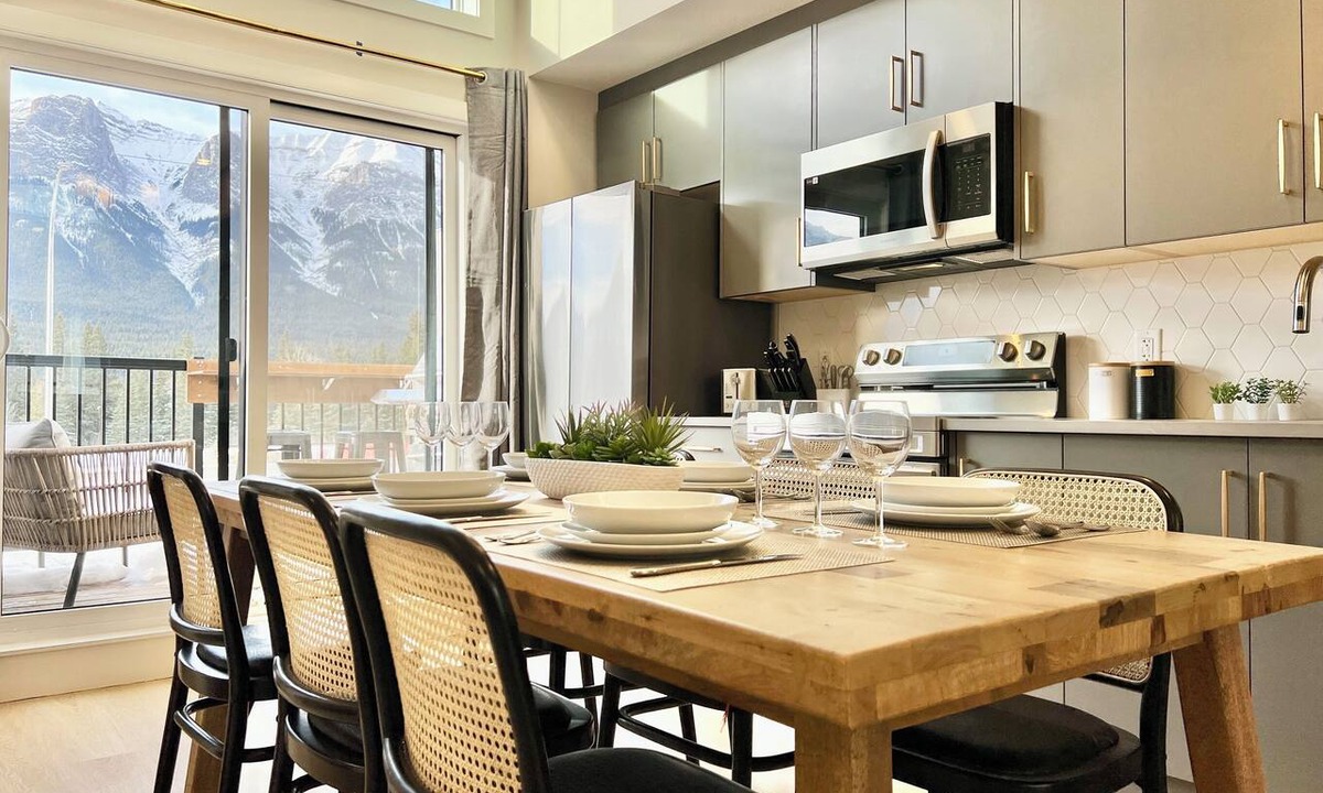 Harvie Heights House | Separate-Address Combo Hot Tub Parking Air Conditioner, Sleeps up to 17