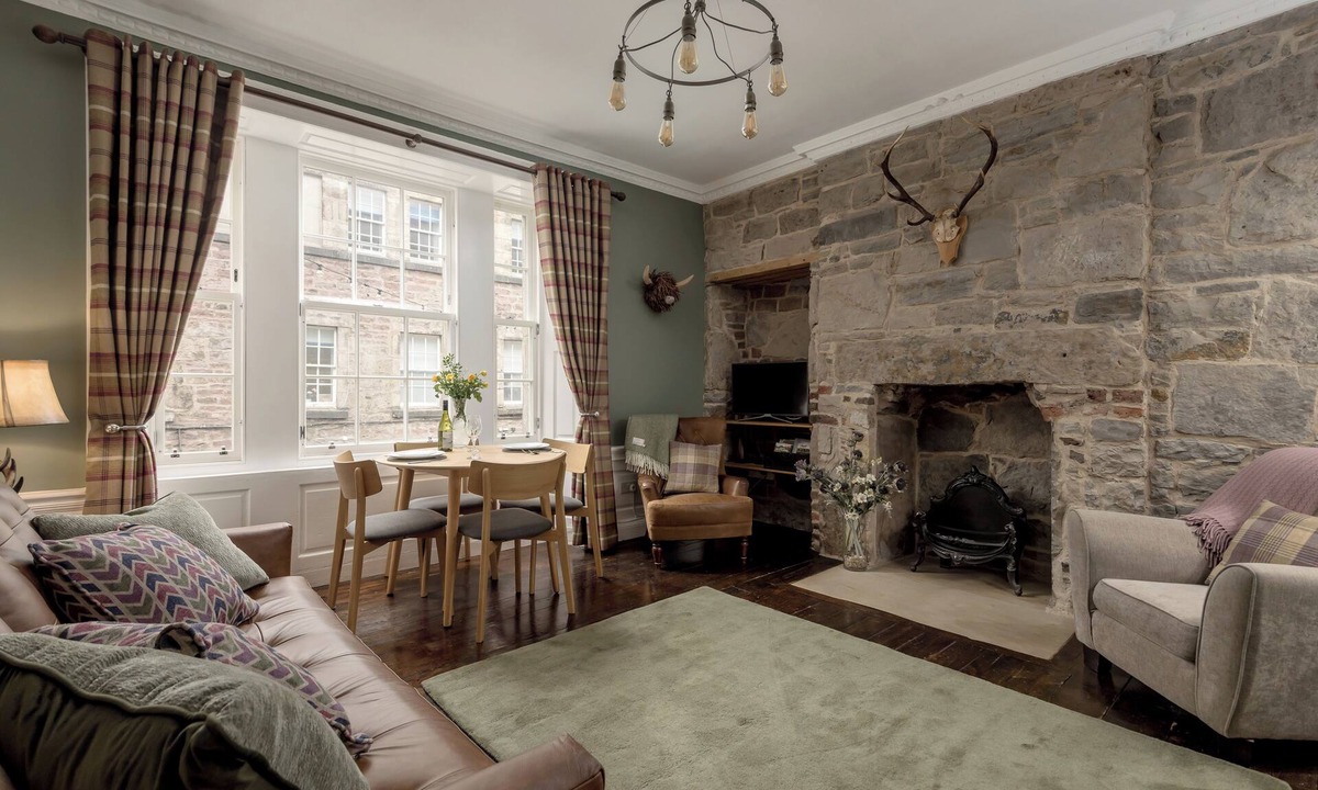 New Town Apartment | Stunning City Centre Apartment.