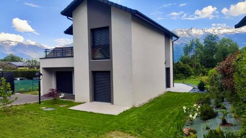 Mercury Villa | WOLALYs MH