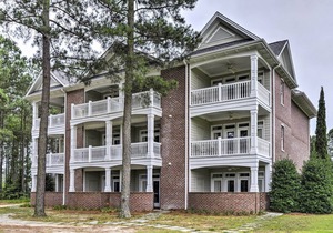 Anderson Creek Resort Condo on Golf Course w/ Pool in Spring Lake