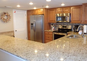 "Breakers East 703"~Gulf Front 2BR/2BA Beach setup included in Destin