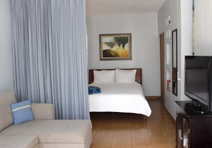 Coqui - Romantic & cozy apartment steps from the beach, with shared pool in Santurce