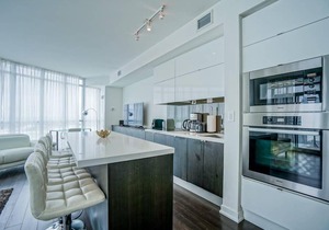 Luxurious Condo DT Amazing Lake Views sleeps 10+4 in Toronto