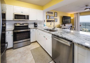 PI 406: Sunset Shores - Take A Look! Perfect Beach Retreat with Beach Service in Fort Walton Beach
