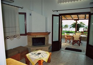 Quiet Beachside Spacious Bungalows + Amazing Seaview + Pool in Lefokastro