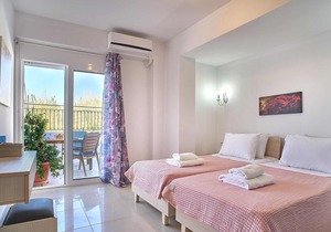 Villa for 8, with Private Pool in Kavallos in Kavallos