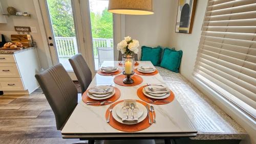 High Point House | 4 BR - King beds - perfect for HPU, Furniture Market, Greensboro, Winston