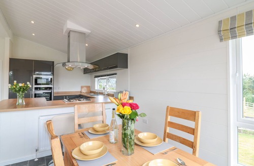 Kingsteignton Cottage | ALDER LODGE, pet friendly, with pool in Newton Abbot