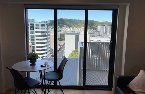 Te Aro Apartment | Apartment Heart of Wellington City - Balcony over the City Lights