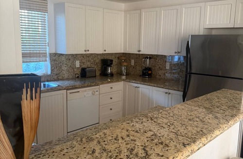 Alice Town House | Awesome 3-bedroom 3 bathroom house with AC in charming Bimini