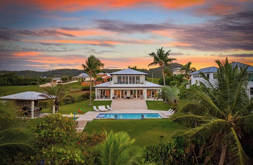 Florida Villa | Beachfront Luxury Villa: 3BR, 3.5BA,Gazebo,Pool, Secluded Beach, Gated Community