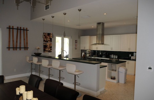 Alice Town House | Bimini Bay Private Island Luxury 5 bedrooms, 70 ft dock space across from Hilton