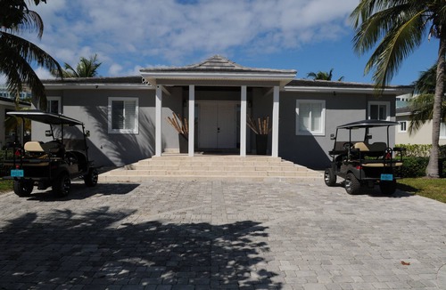 Alice Town House | Bimini Bay Private Island Luxury 5 bedrooms, 70 ft dock space across from Hilton