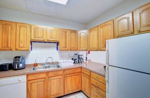 Paradise Island Condo | Bright & Sunny 2BD condo - near Atlantis and Beach