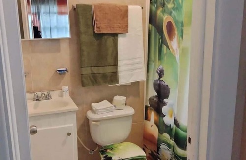 Alice Town Apartment | Camada Apt. "Jus Chillin"
