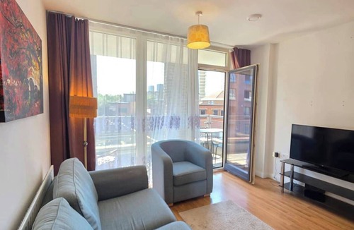 West Ham Apartment | Cozy City 1Br w/Balcony at the Heart of Stratford