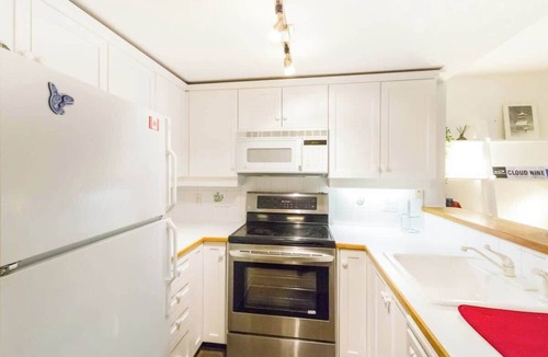 Blackcomb Condo | Cozy Retreat in The Woods, Hot Tub & Free Parking
