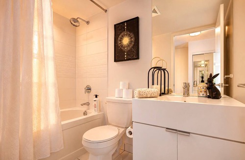 CityPlace Apartment | Executive 2BR Apartment in Downtown | Lake View | Free Parking