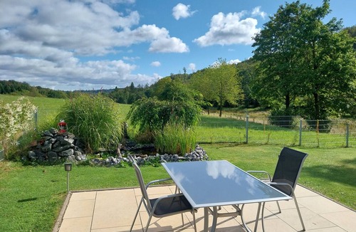 Glindfeld Apartment | Holiday Apartment Ruhrort, 70 sqm with Private Terrace, Garden and Wi-Fi