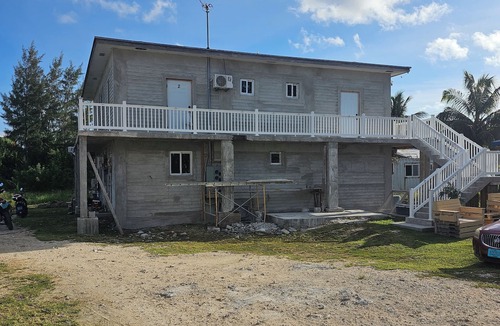 Alice Town Apartment | Modern and Secluded in Bailey Town with AC and fast internet
