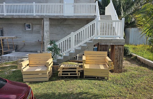 Alice Town Apartment | Modern and Secluded in Bailey Town with AC and fast internet