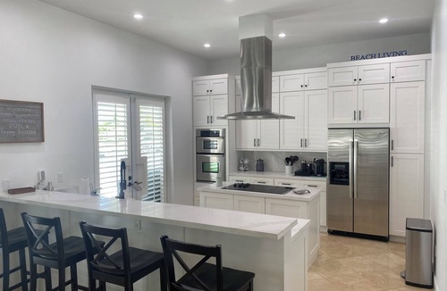 Alice Town House | PRIVATE ISLAND HOME with over 130’ of dockage