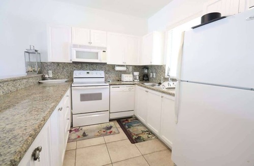 Alice Town Apartment | Seaview Escape -Ocean View Bimini Bay Condo