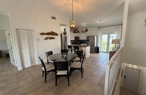Alice Town Condo | Serene Oceanfront Escape