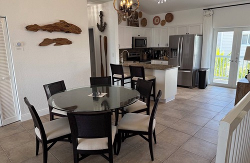 Alice Town Condo | Serene Oceanfront Escape