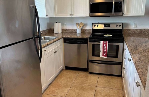 Alice Town Apartment | The Lookout - Oceanview Condo