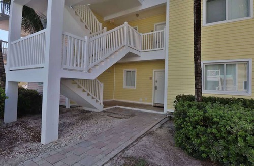 Alice Town Apartment | The Lookout - Oceanview Condo