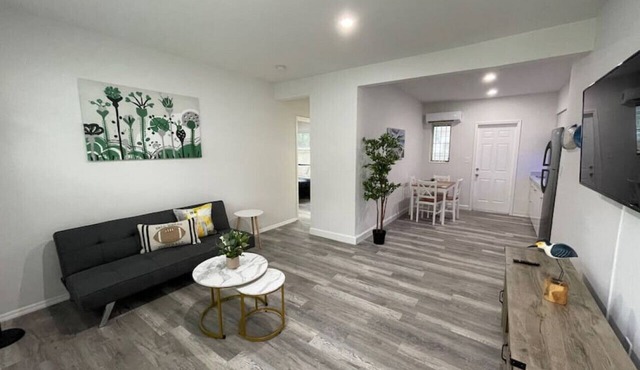 1117 Apt 3 · 1bed/1bath apt w/parking & patio great location ! in Miami