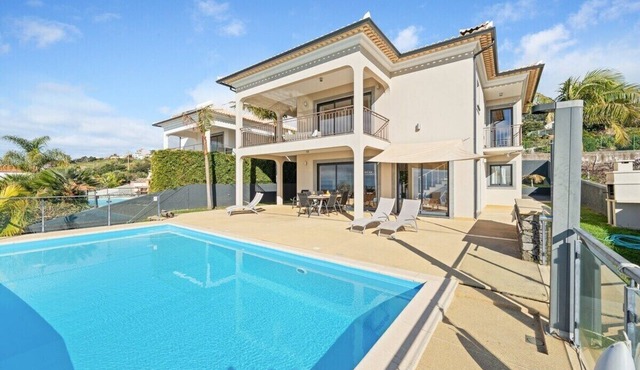 17°West – Holiday villa (option with heated pool) in Estreito da Calheta
