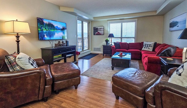 2 BDRM plus den/Near Lake/Beach 2mins away in Invermere