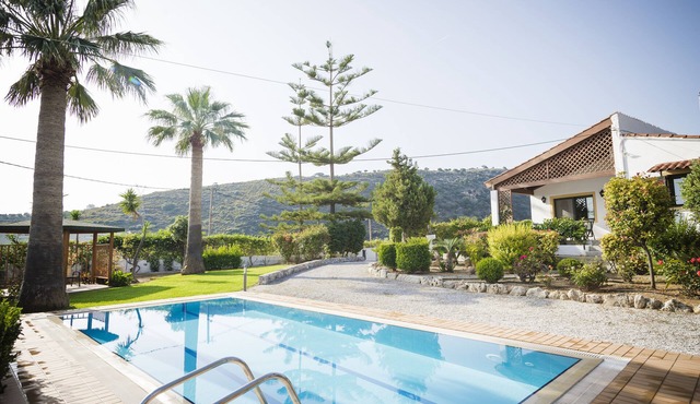 2 bedrooms+studio, ideal for kids, 36m² pool, 2.500m² garden, 2,5km from town in Rethymno