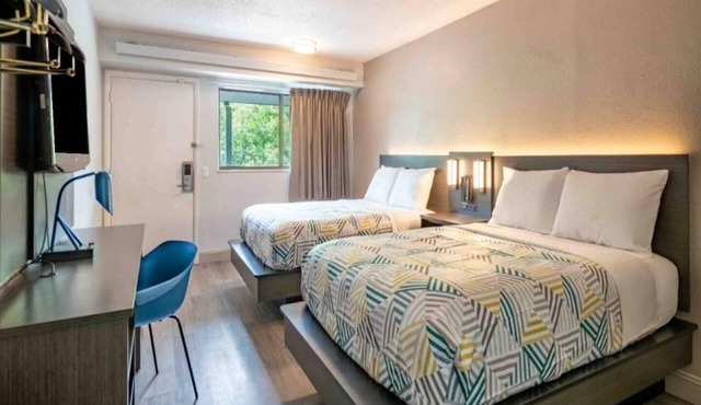 2 Full Beds |Non smoking in Charlotte NC