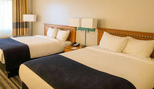 2 units | 2 Double Beds near Window Rock Park 4.8mi | Sauna & Free Breakfast in Saint Michaels
