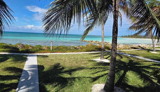 3-bedroom Villa in peaceful Freeport. 2 min-walk to the beach! in Freeport