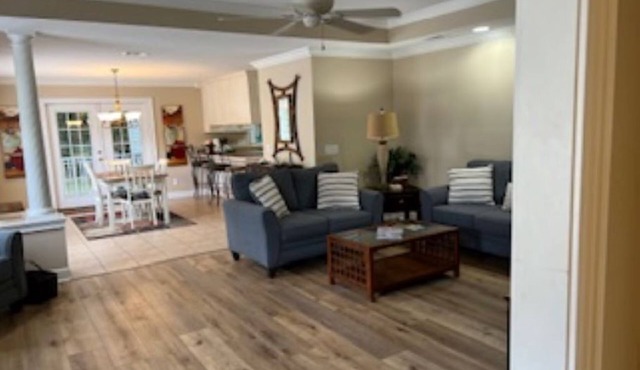 4 blocks to beach, near village, screen porch, quiet street, big fenced yard in St Simons