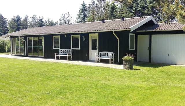 A wooden house on the beautiful West Coast with the width beautiful beaches. in Nørre-Nebel