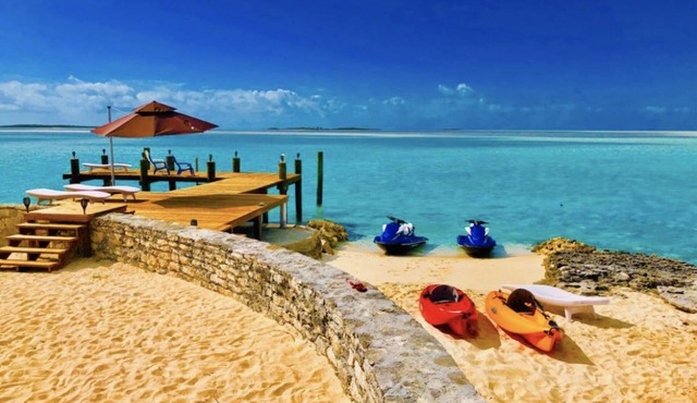Amazing Beachfront home the calm side of the island. Swimming & kayaking in Exuma