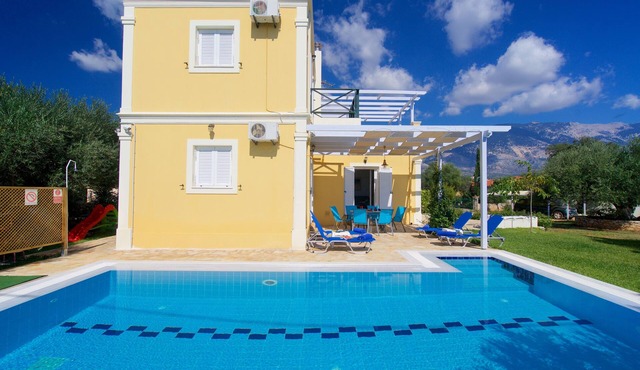Angelina Ventura Villa in Pesada