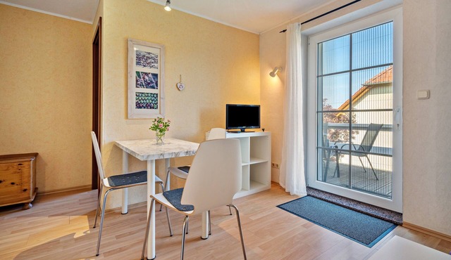 Apartment 'Ferienwohnung 1 Schulze' with Shared Garden, Balcony and Wi-Fi in Neustrelitz