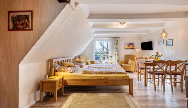 Apartment 'Krabbe' with Private Terrace, Shared Garden and Wi-Fi in Schülp