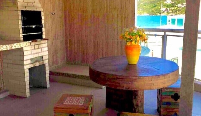 Beautiful beach in Praia dos Anjos with private barbecue, air conditioning, cable TV, WiFi, and beach view. in Arraial do Cabo