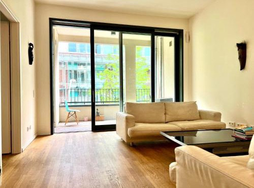 Berlin -Central-Mitte Light Filled 2BD in Niederdorla